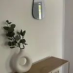 Modern & Cozy 4-room With Charm 아파트